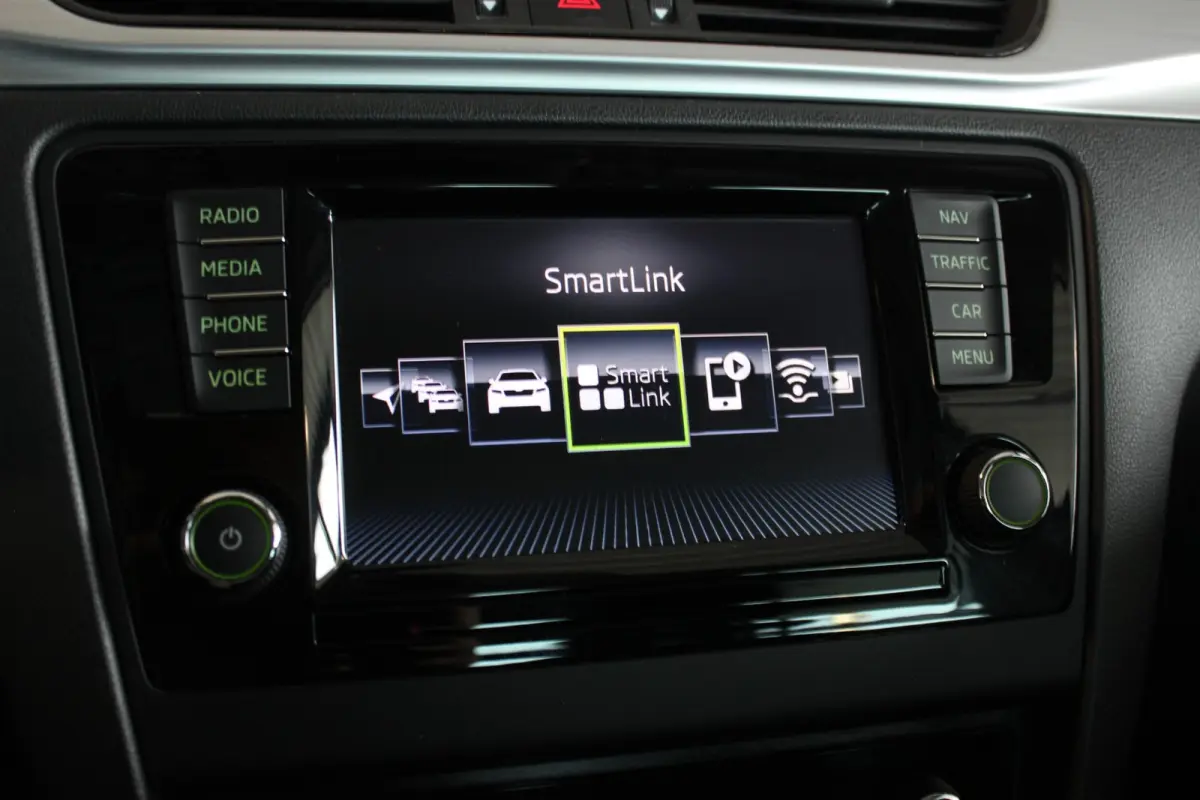 1.0 TSI Greentech Drive Trekhaak | Pano | Xenon/LED | Bluetooth | Navi | Stoelverw. | Clima | Cruise | 16" LMV | PDC