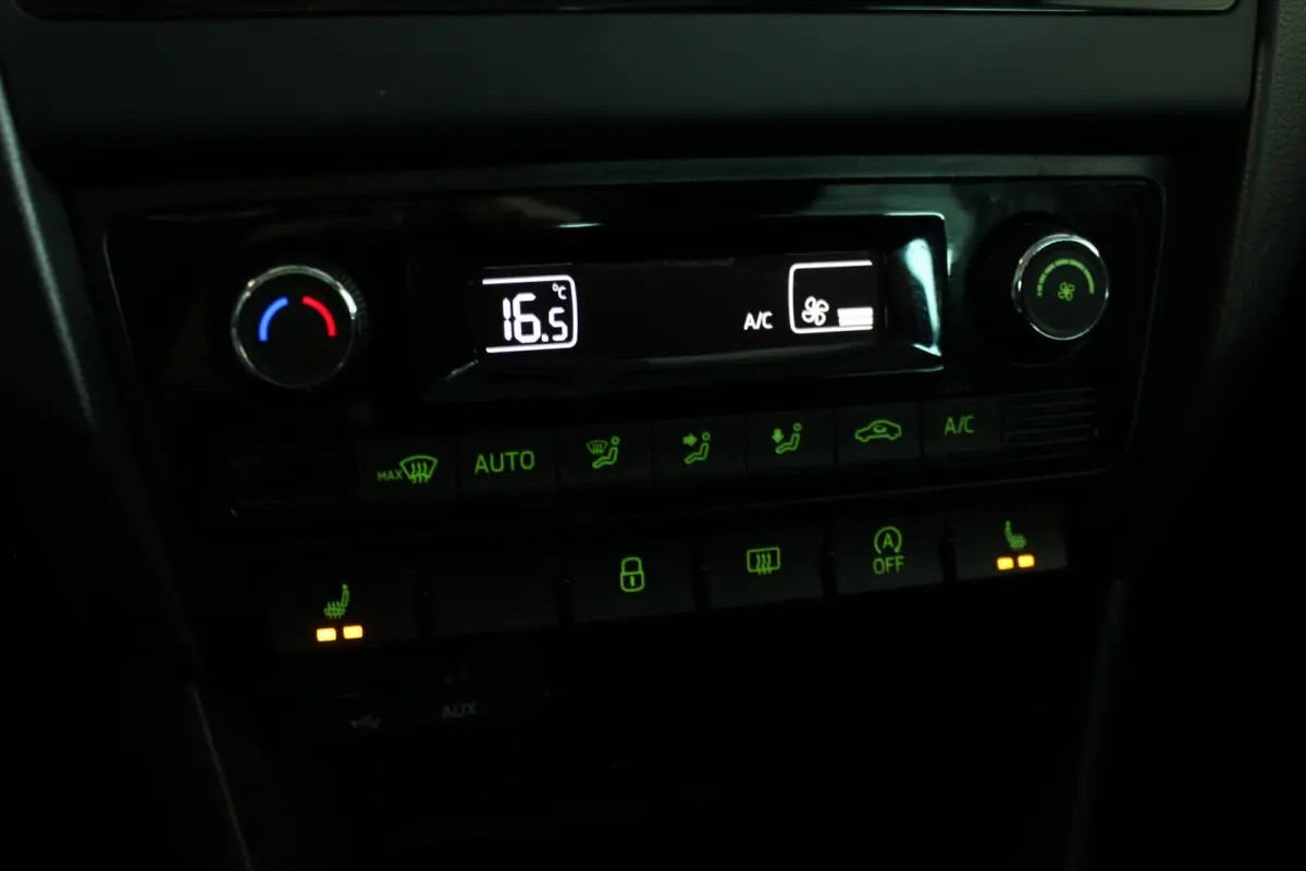 1.0 TSI Greentech Drive Trekhaak | Pano | Xenon/LED | Bluetooth | Navi | Stoelverw. | Clima | Cruise | 16" LMV | PDC