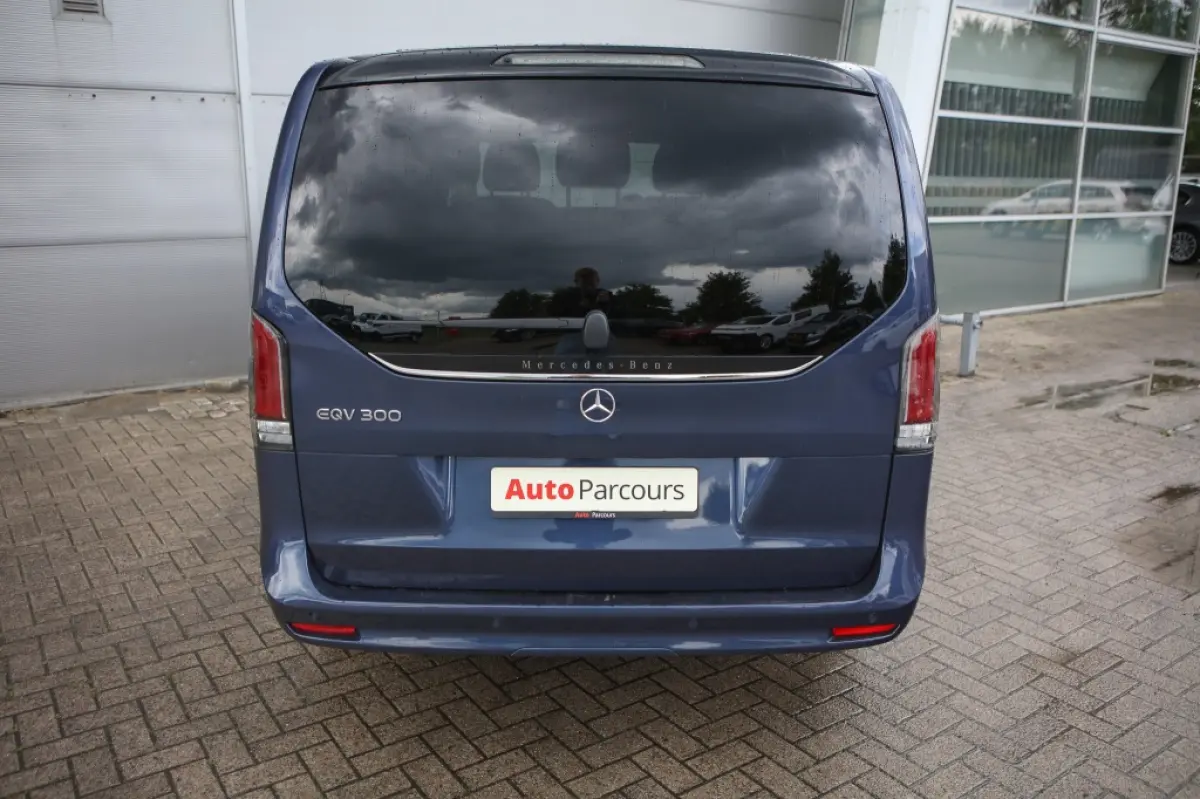 300 L2 Avant. 90 kWh dubbele schuifd.