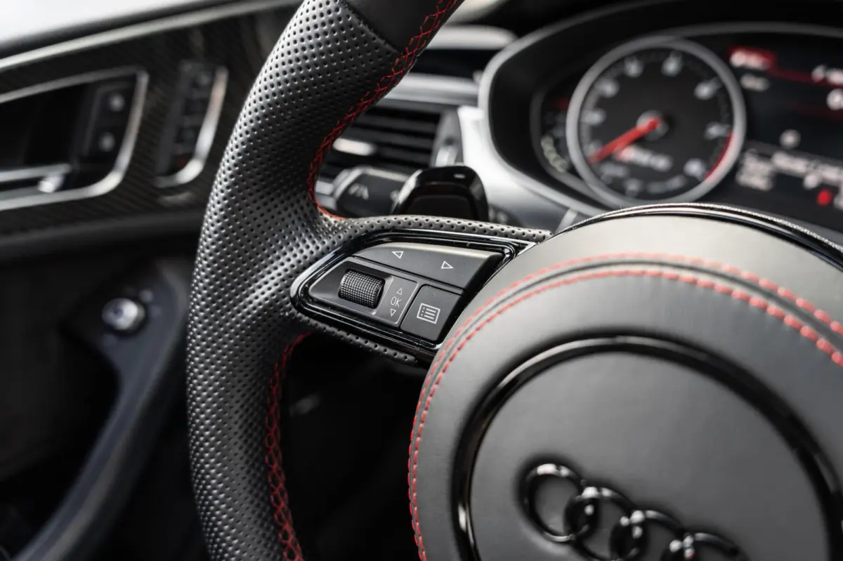 4.0 TFSI RS 6 quattro Pano Milltek Bose