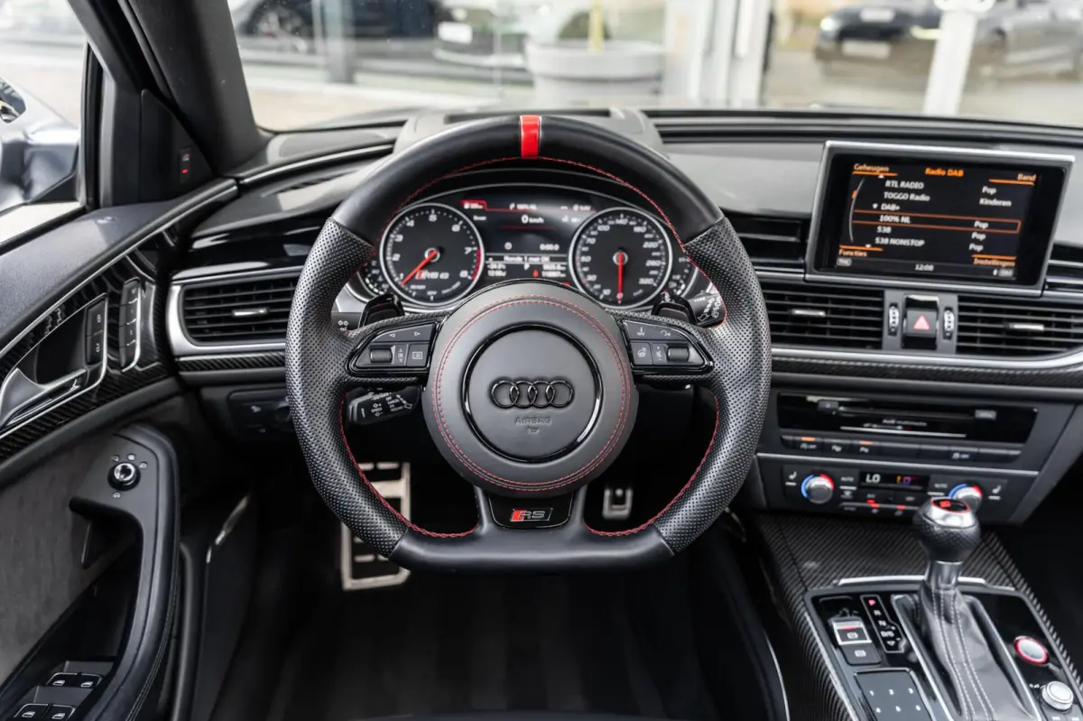 4.0 TFSI RS 6 quattro Pano Milltek Bose