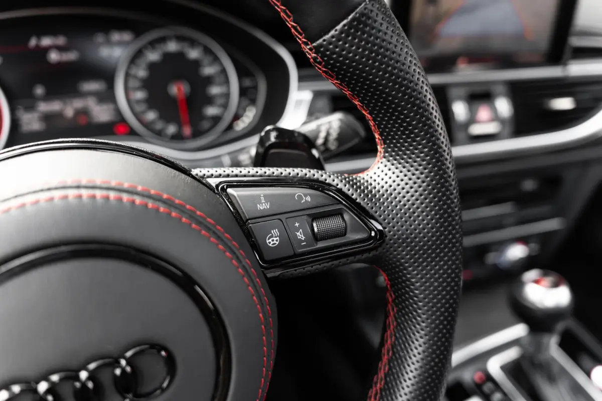 4.0 TFSI RS 6 quattro Pano Milltek Bose