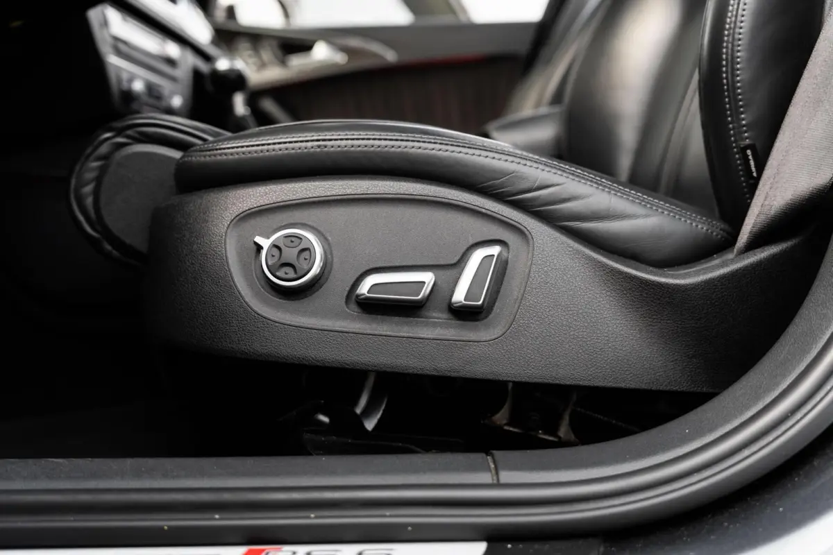 4.0 TFSI RS 6 quattro Pano Milltek Bose