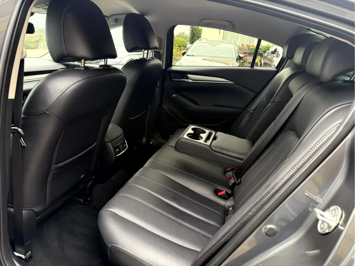 2.0 SkyActiv-G 165 Business Camera, Stoel/Stuurverwarming, App Connect etc..