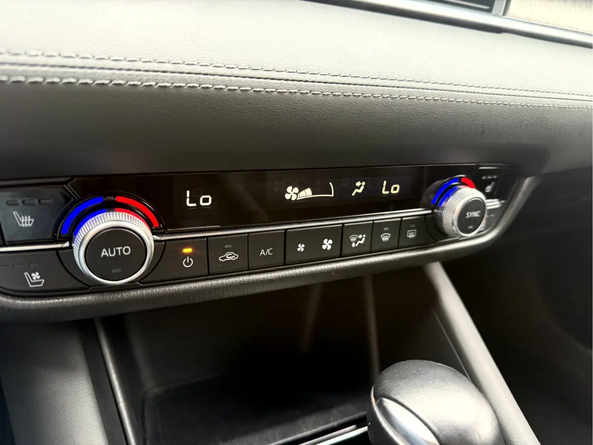 2.0 SkyActiv-G 165 Business Camera, Stoel/Stuurverwarming, App Connect etc..