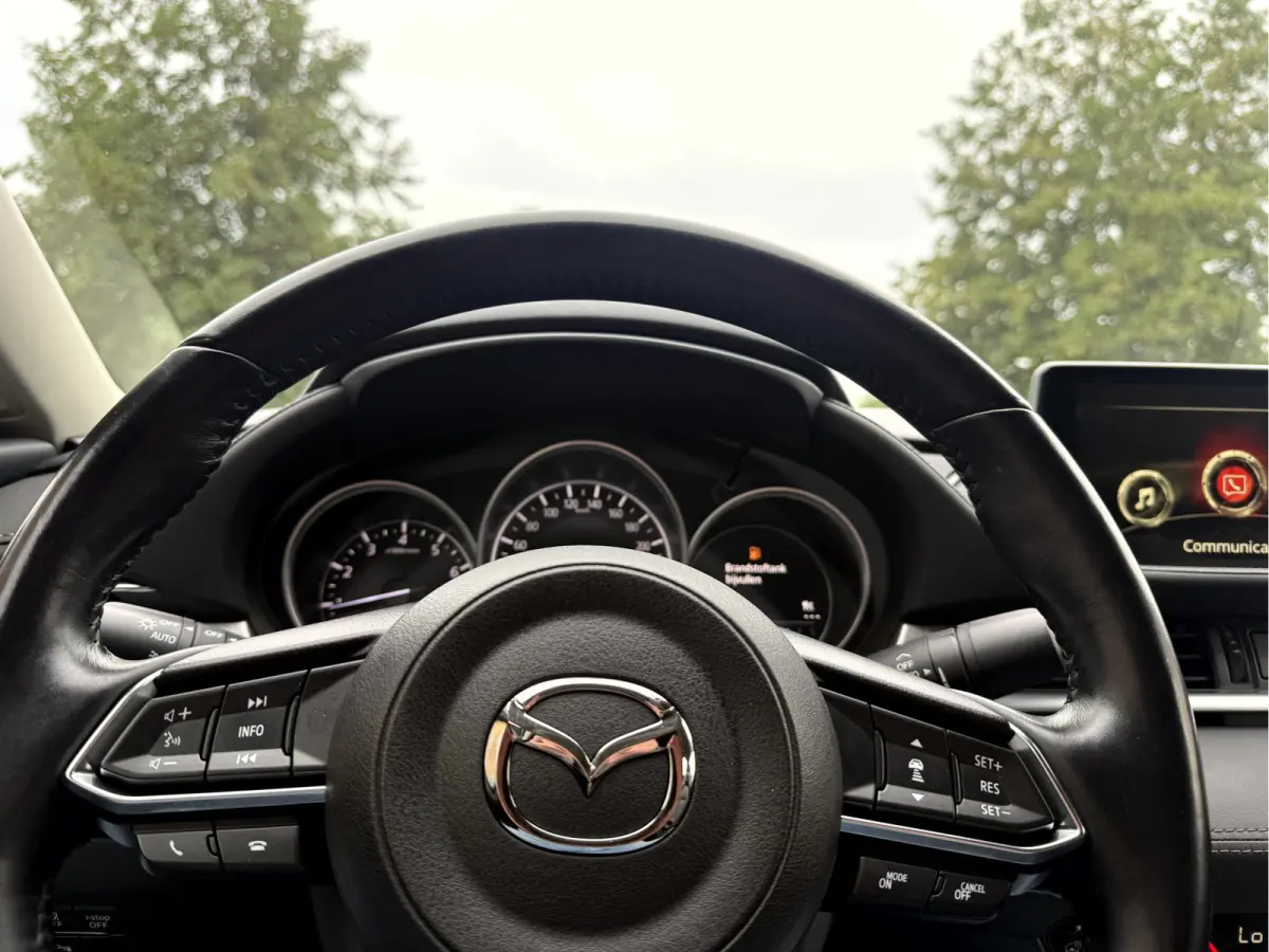 2.0 SkyActiv-G 165 Business Camera, Stoel/Stuurverwarming, App Connect etc..