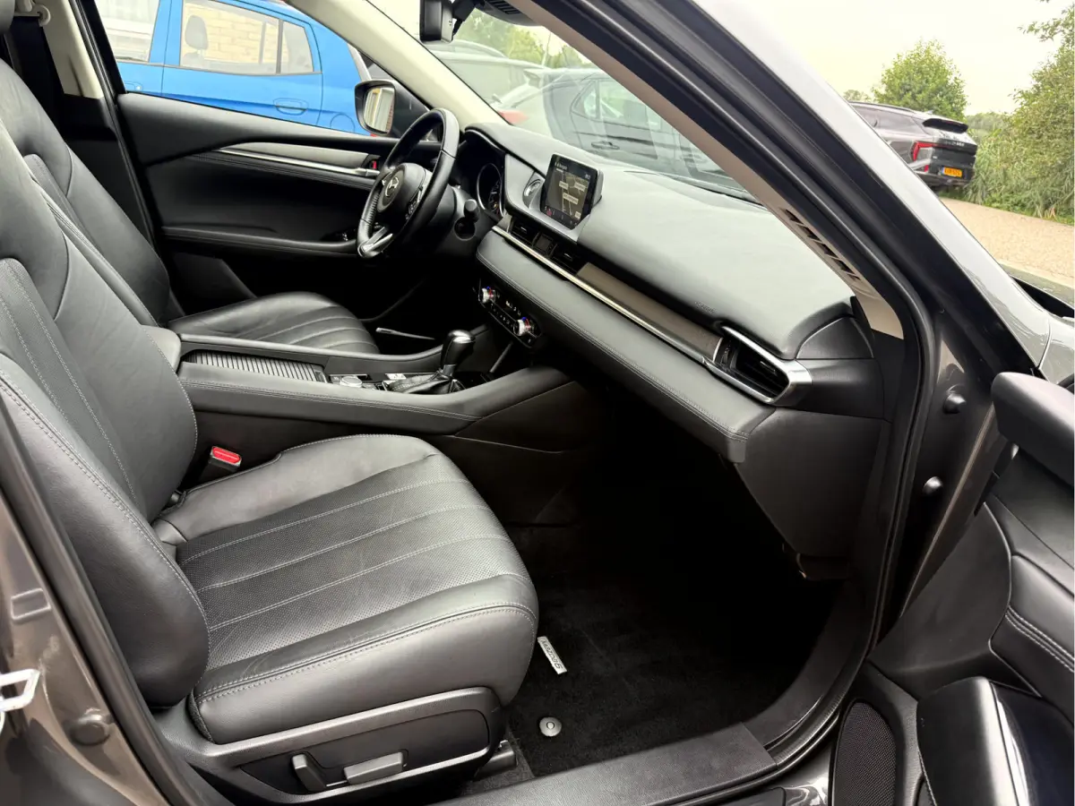 2.0 SkyActiv-G 165 Business Camera, Stoel/Stuurverwarming, App Connect etc..