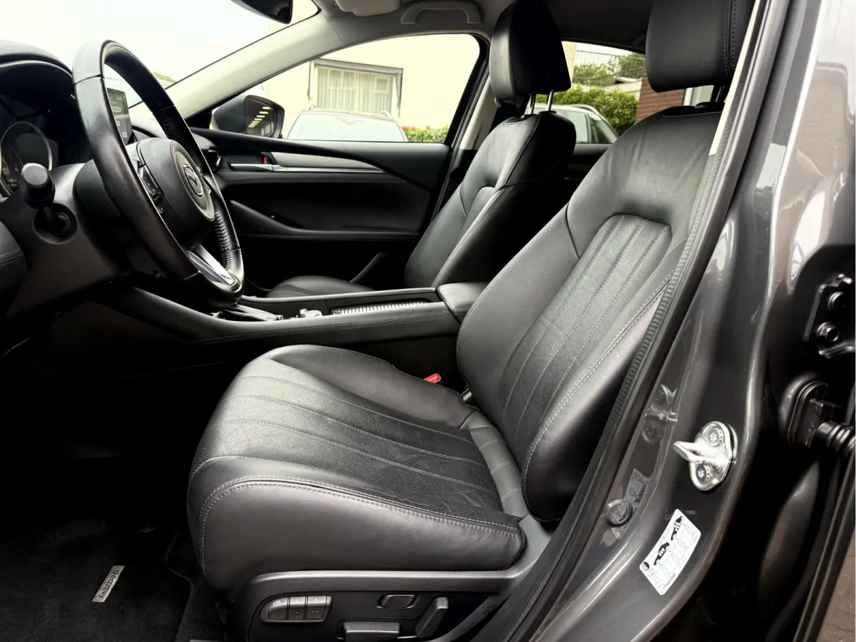 2.0 SkyActiv-G 165 Business Camera, Stoel/Stuurverwarming, App Connect etc..