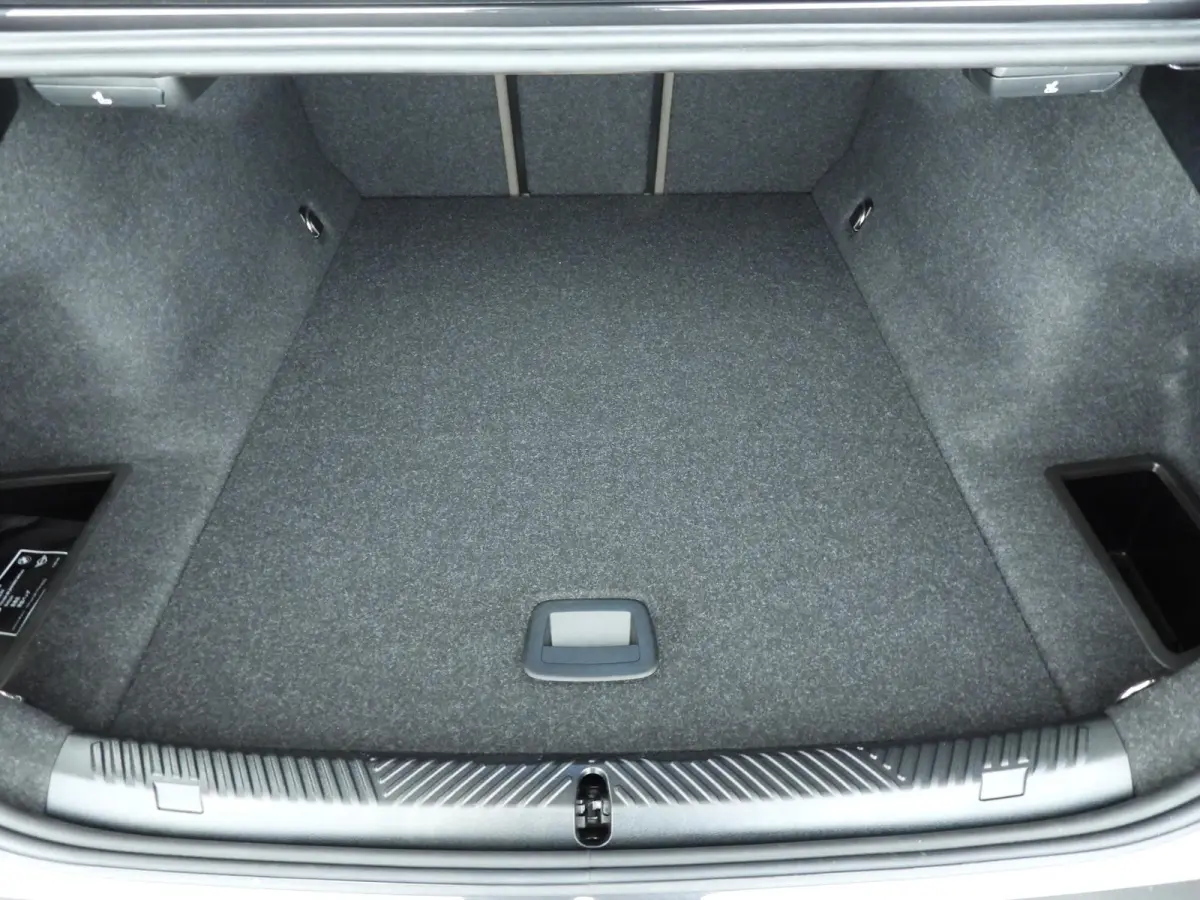 eDrive40 | M-Sportpakket | LED | HUD | Active cruise | Trekhaak | Panoramadak | Comfortzetels | DAB | Harman-kardon sound | Alu 20 inch
