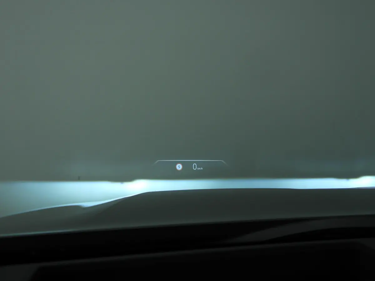 eDrive40 | M-Sportpakket | LED | HUD | Active cruise | Trekhaak | Panoramadak | Comfortzetels | DAB | Harman-kardon sound | Alu 20 inch