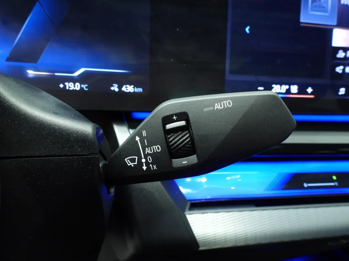 eDrive40 | M-Sportpakket | LED | HUD | Active cruise | Trekhaak | Panoramadak | Comfortzetels | DAB | Harman-kardon sound | Alu 20 inch