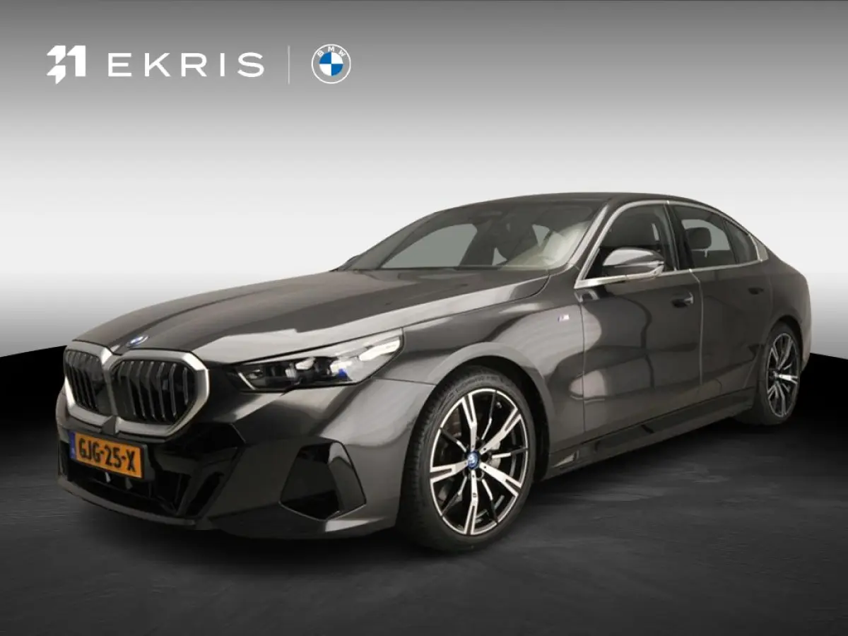 eDrive40 | M-Sportpakket | LED | HUD | Active cruise | Trekhaak | Panoramadak | Comfortzetels | DAB | Harman-kardon sound | Alu 20 inch