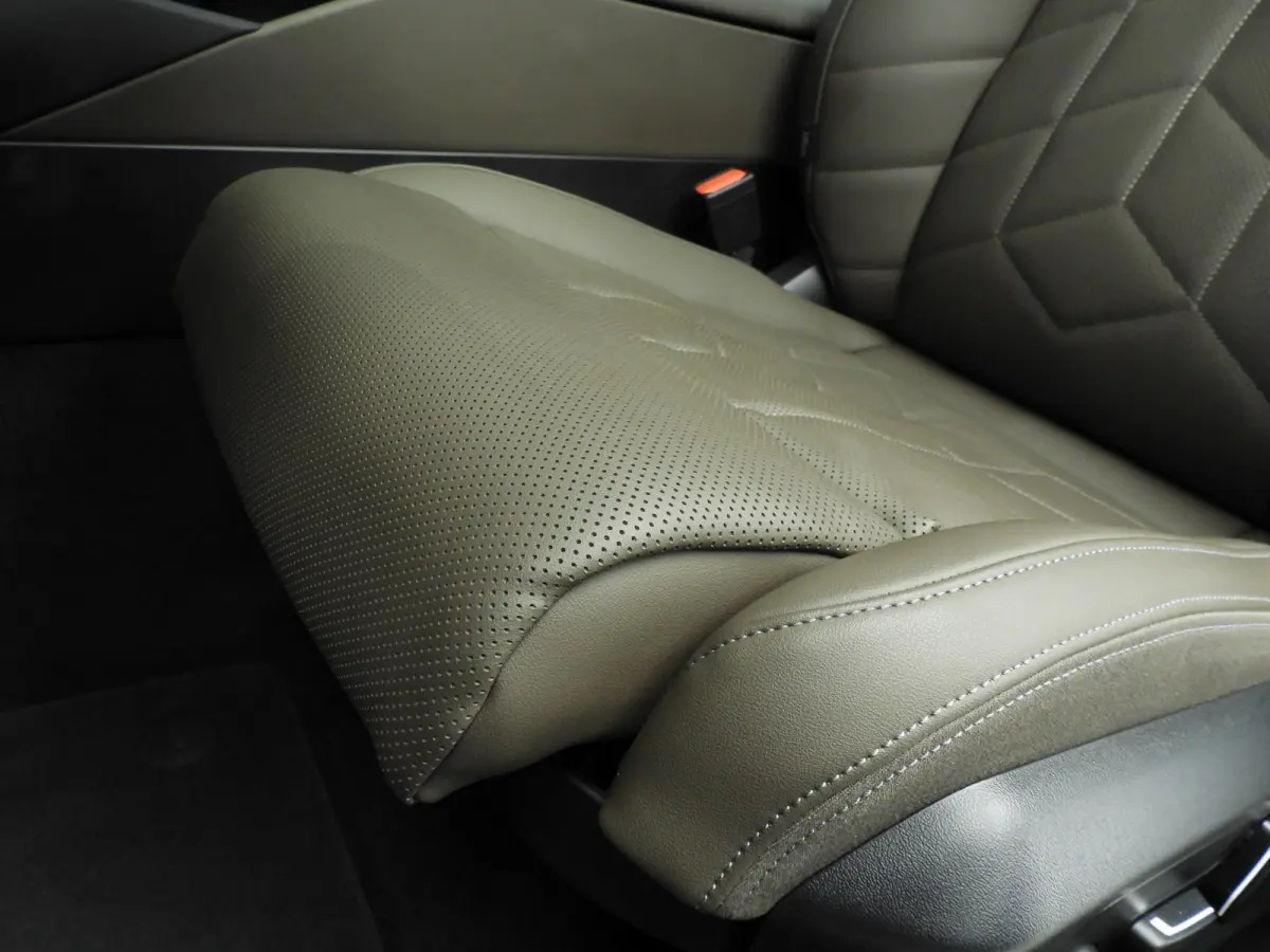 eDrive40 | M-Sportpakket | LED | HUD | Active cruise | Trekhaak | Panoramadak | Comfortzetels | DAB | Harman-kardon sound | Alu 20 inch