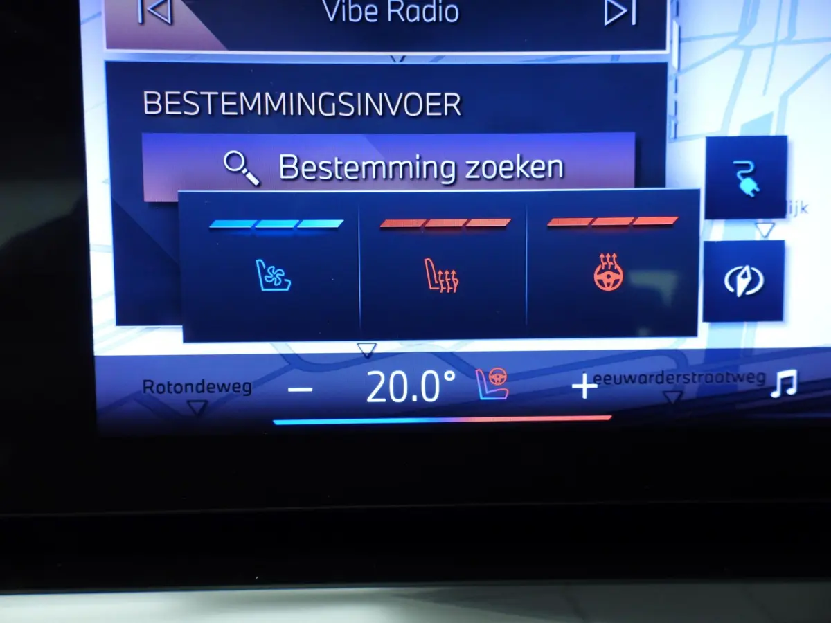eDrive40 | M-Sportpakket | LED | HUD | Active cruise | Trekhaak | Panoramadak | Comfortzetels | DAB | Harman-kardon sound | Alu 20 inch