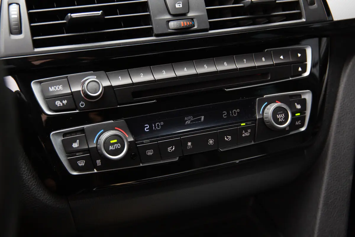 320i High Executive M-Sport , Leder, Trekhaak, Stoelverwarming, Carplay