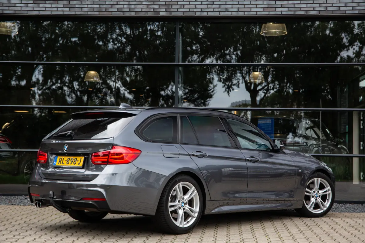 320i High Executive M-Sport , Leder, Trekhaak, Stoelverwarming, Carplay