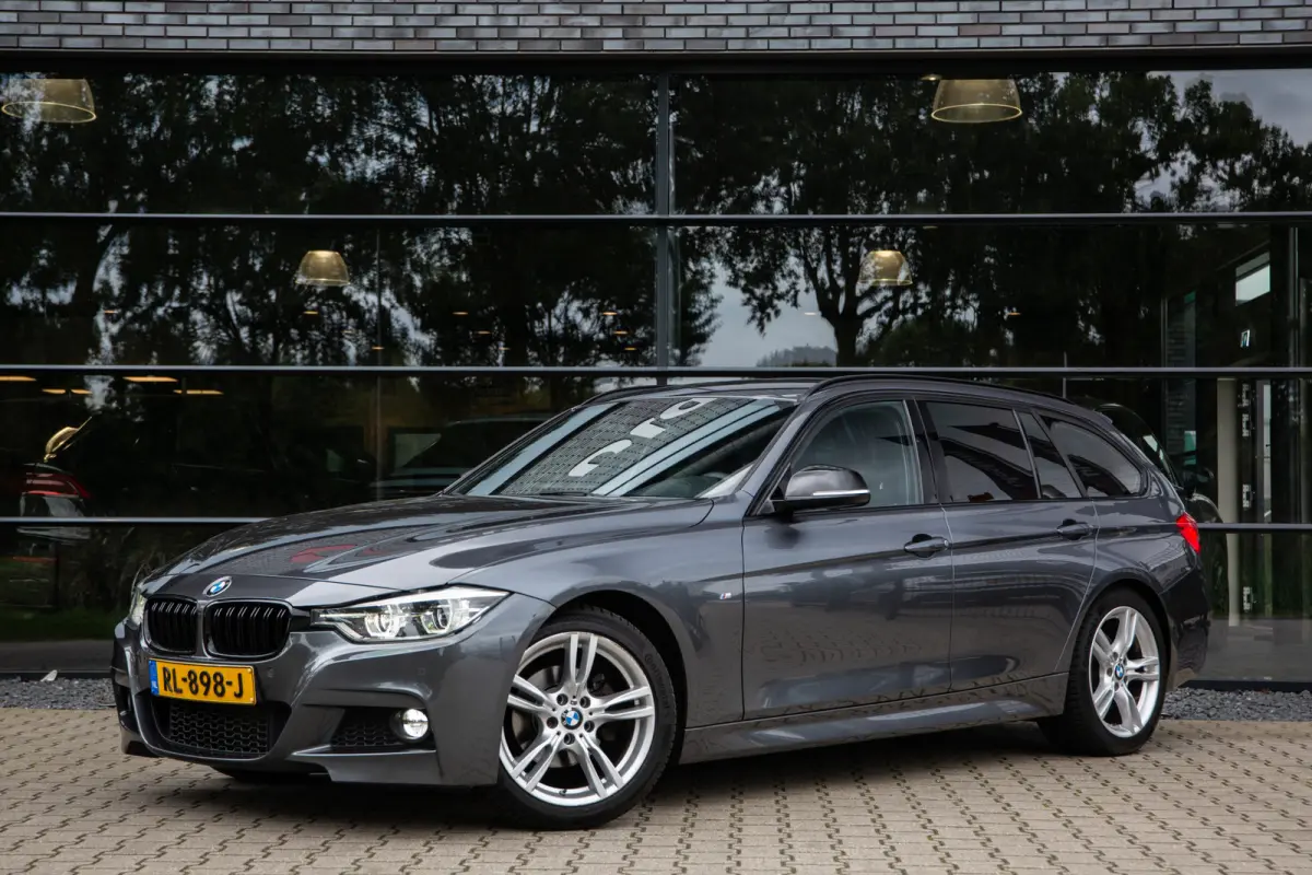 320i High Executive M-Sport , Leder, Trekhaak, Stoelverwarming, Carplay