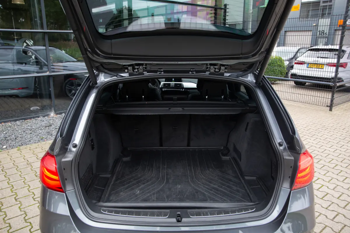 320i High Executive M-Sport , Leder, Trekhaak, Stoelverwarming, Carplay