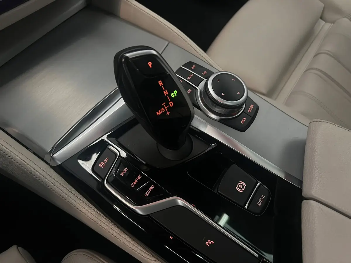 520d High Executive / Pano / HUD / ACC