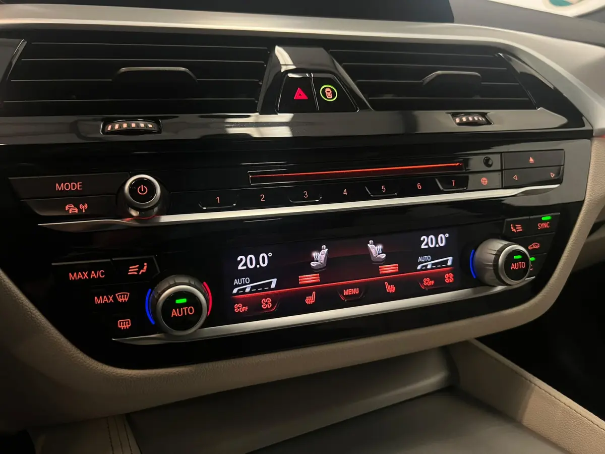 520d High Executive / Pano / HUD / ACC