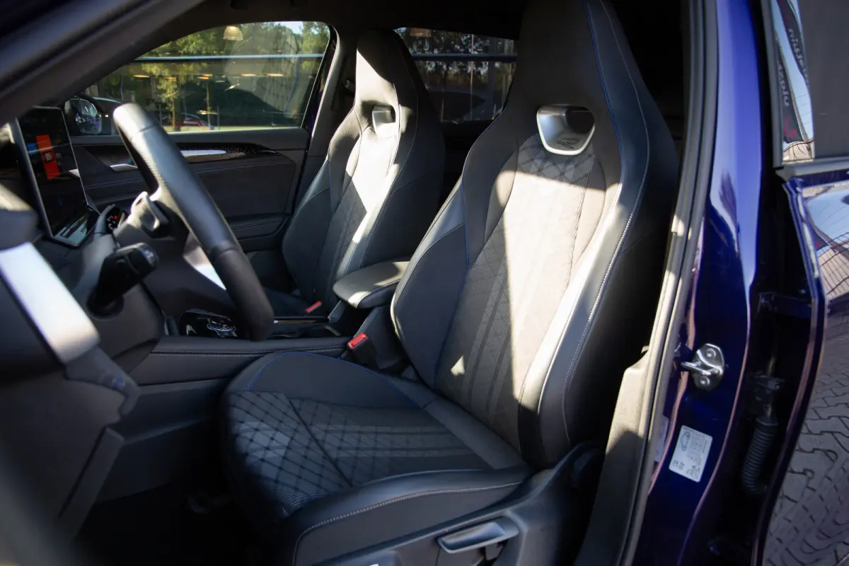 1.5 eTSI MHEV R-Line Edition 7p , Adap. cruise, Head-up display, 360°camera,
