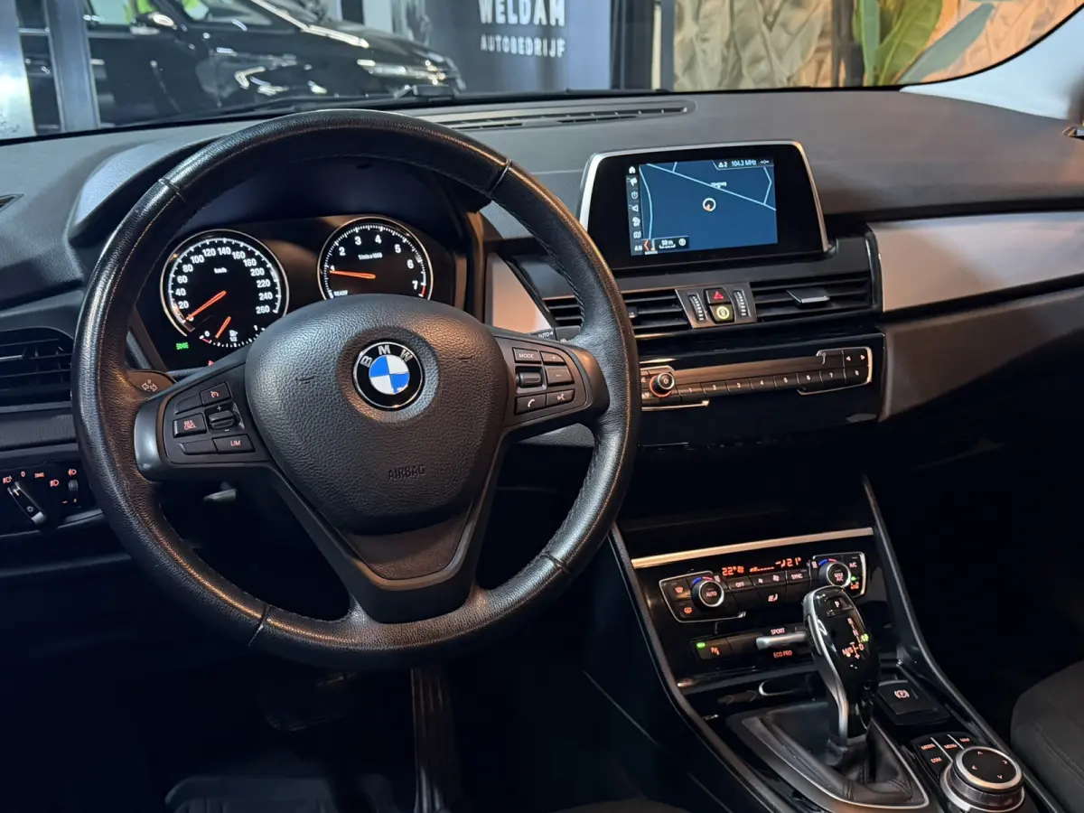 218i Luxe Uitvoering|Elektrisch Achterklep|LED|Navi|Cruise|PDC