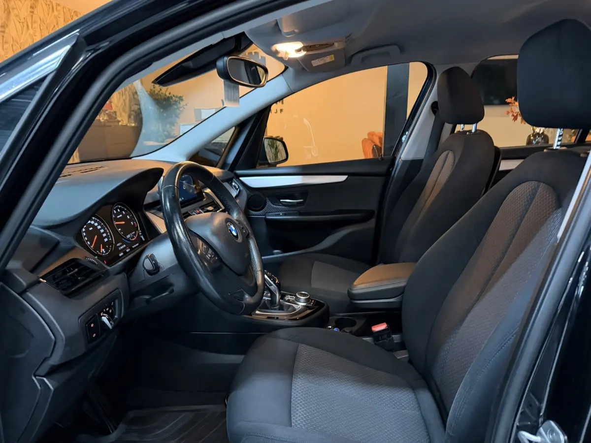 218i Luxe Uitvoering|Elektrisch Achterklep|LED|Navi|Cruise|PDC