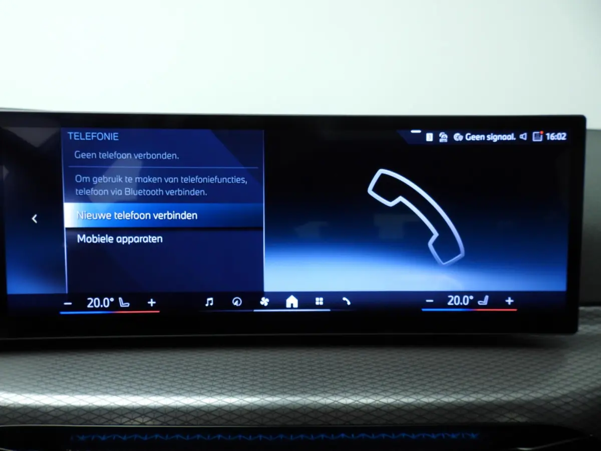 330e | M-Sportpakket | LED | Navigatie | Panoramadak | Sportstoelen | Stoelverwarming | DAB | Alu 18 inch