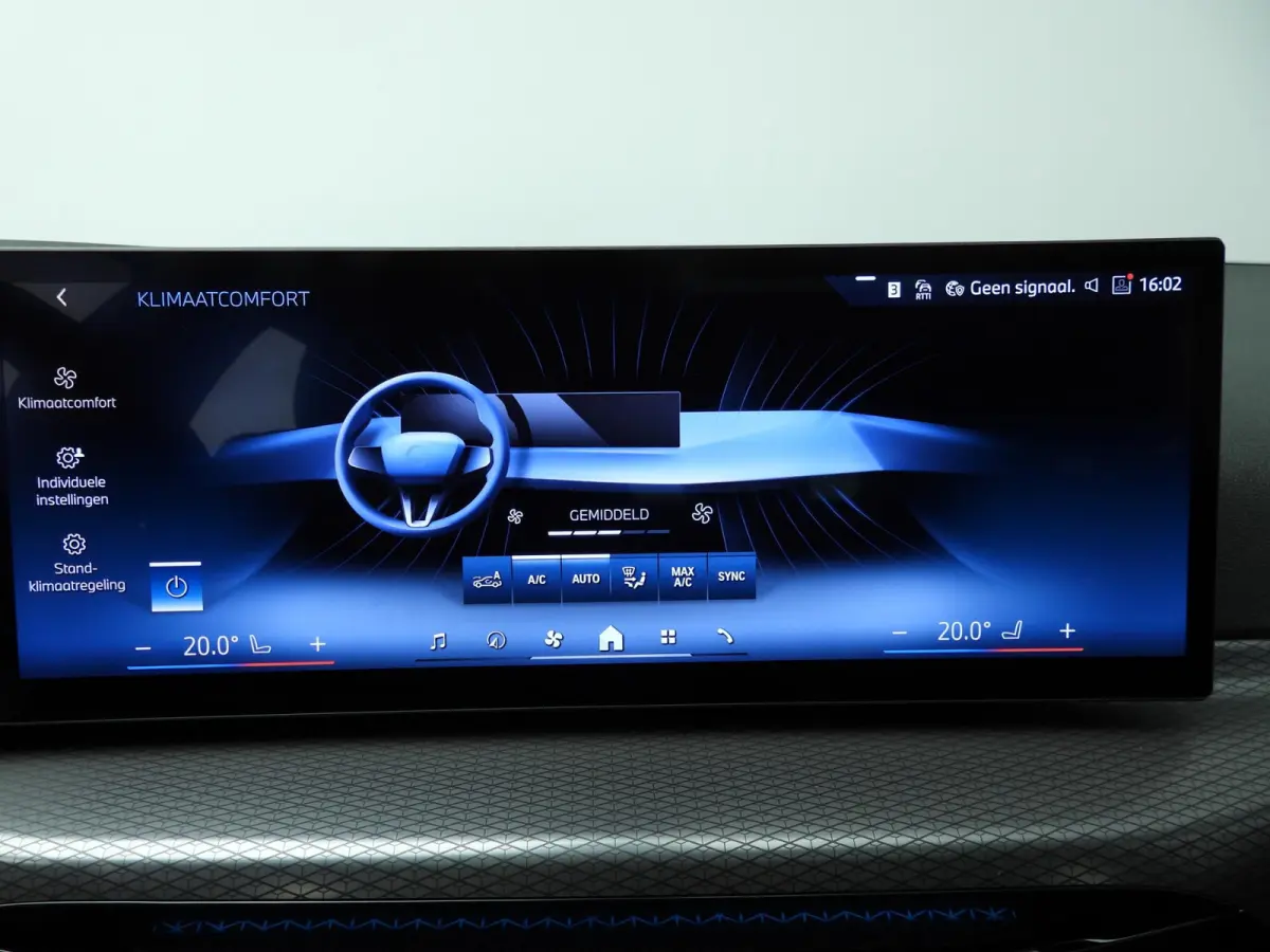 330e | M-Sportpakket | LED | Navigatie | Panoramadak | Sportstoelen | Stoelverwarming | DAB | Alu 18 inch