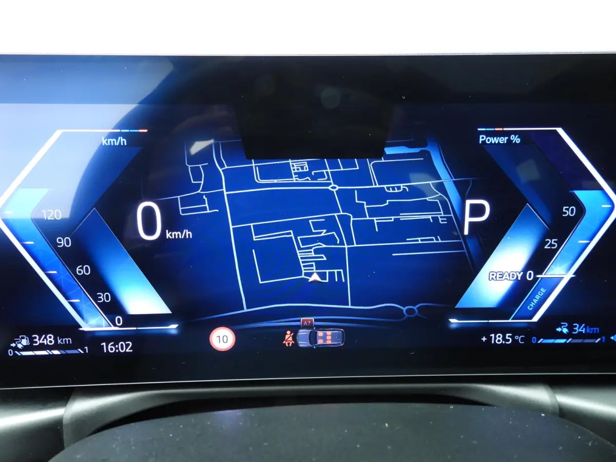330e | M-Sportpakket | LED | Navigatie | Panoramadak | Sportstoelen | Stoelverwarming | DAB | Alu 18 inch