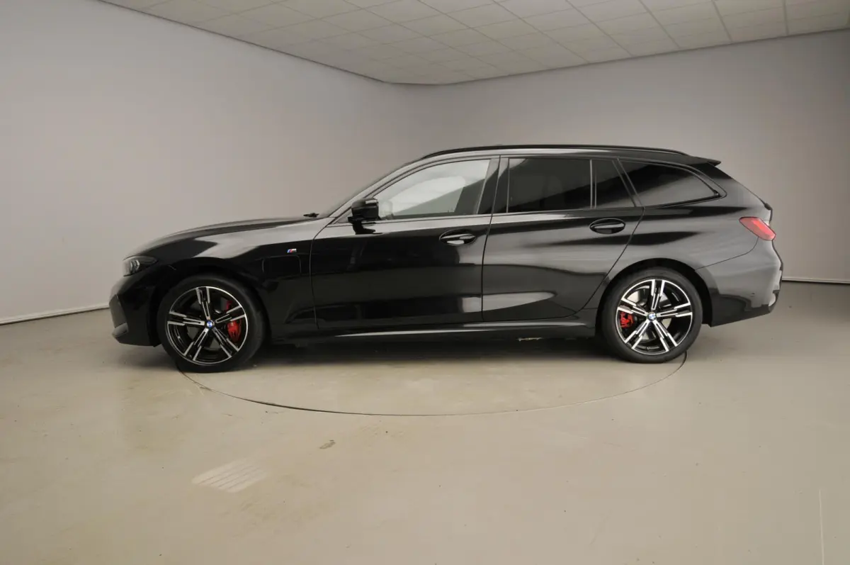 330e | M-Sportpakket | LED | Navigatie | Panoramadak | Sportstoelen | Stoelverwarming | DAB | Alu 18 inch