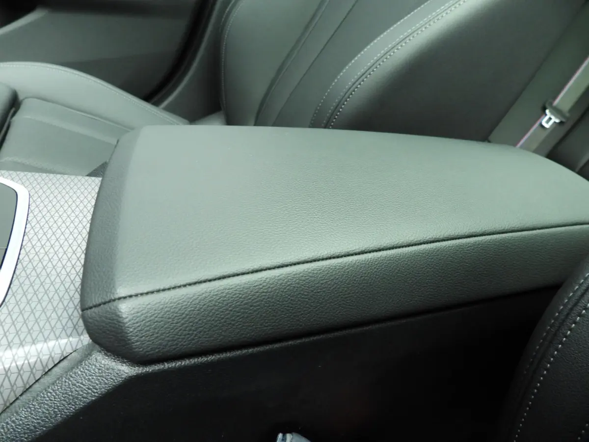 330e | M-Sportpakket | LED | Navigatie | Panoramadak | Sportstoelen | Stoelverwarming | DAB | Alu 18 inch