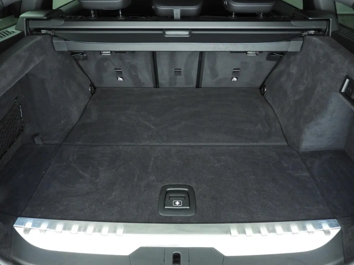 330e | M-Sportpakket | LED | Navigatie | Panoramadak | Sportstoelen | Stoelverwarming | DAB | Alu 18 inch