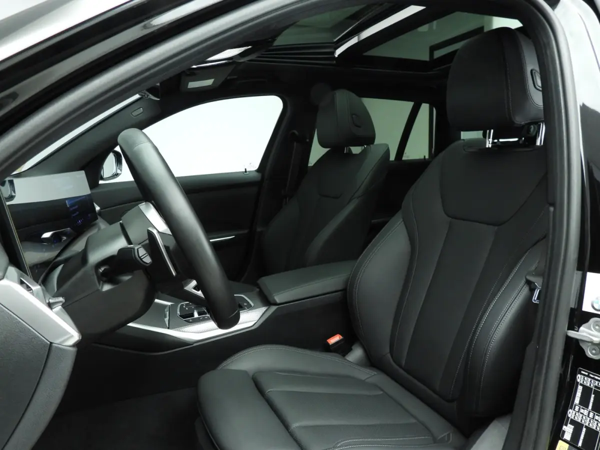 330e | M-Sportpakket | LED | Navigatie | Panoramadak | Sportstoelen | Stoelverwarming | DAB | Alu 18 inch