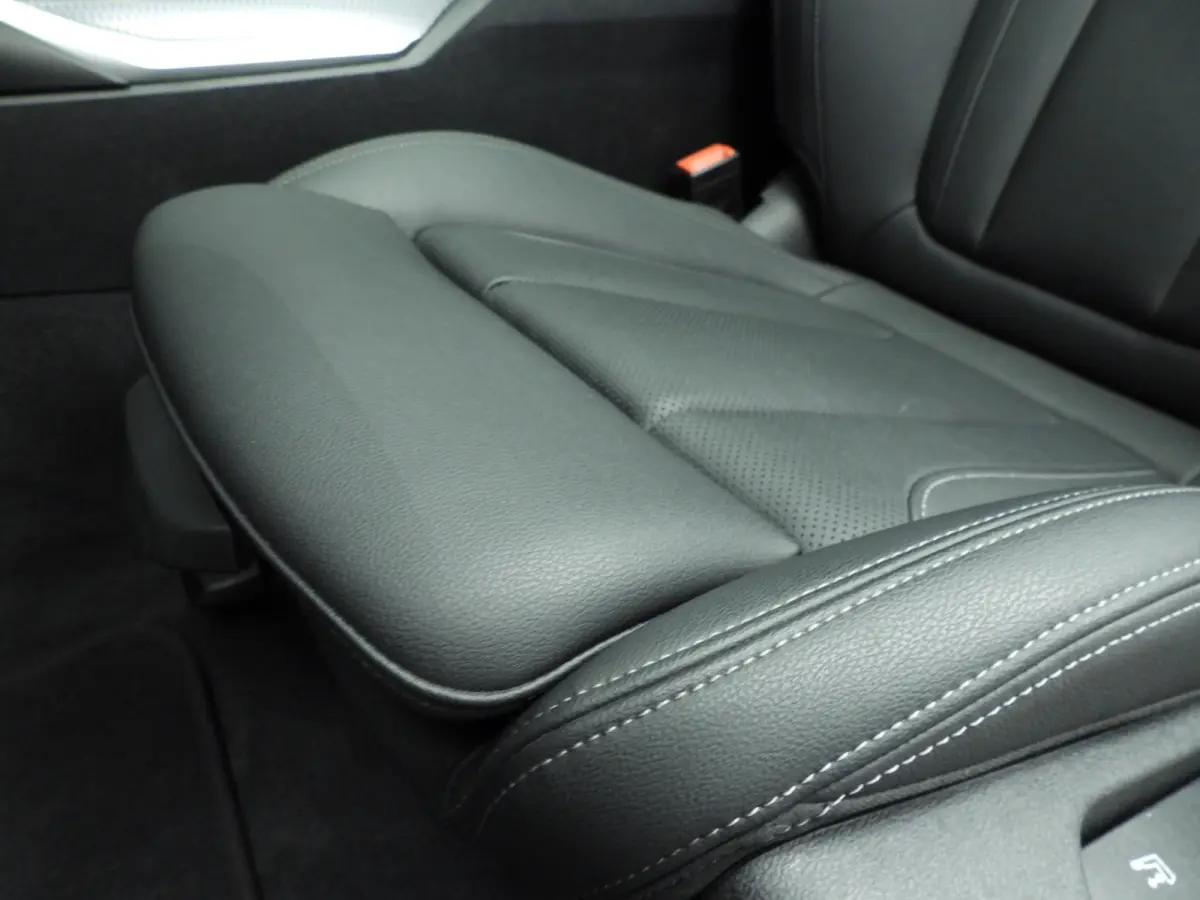 330e | M-Sportpakket | LED | Navigatie | Panoramadak | Sportstoelen | Stoelverwarming | DAB | Alu 18 inch