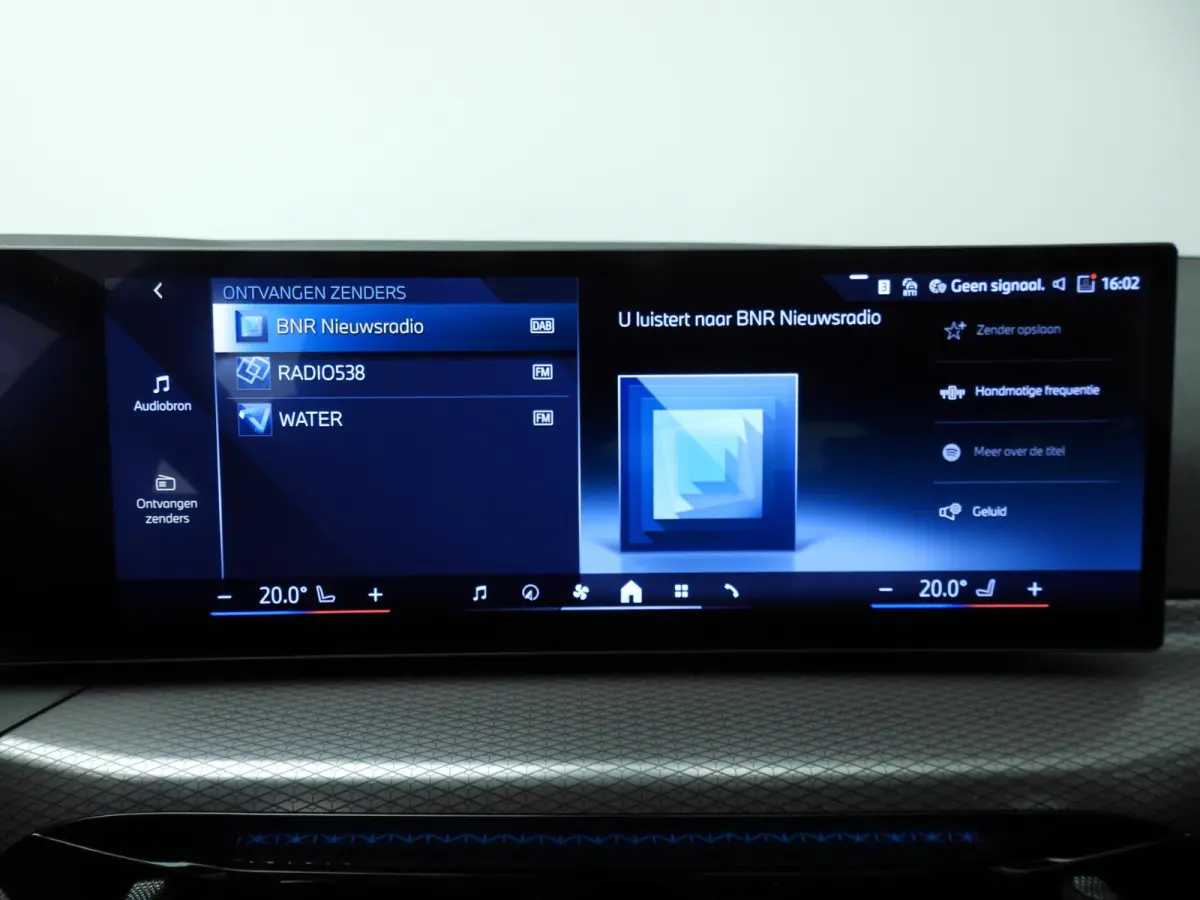 330e | M-Sportpakket | LED | Navigatie | Panoramadak | Sportstoelen | Stoelverwarming | DAB | Alu 18 inch
