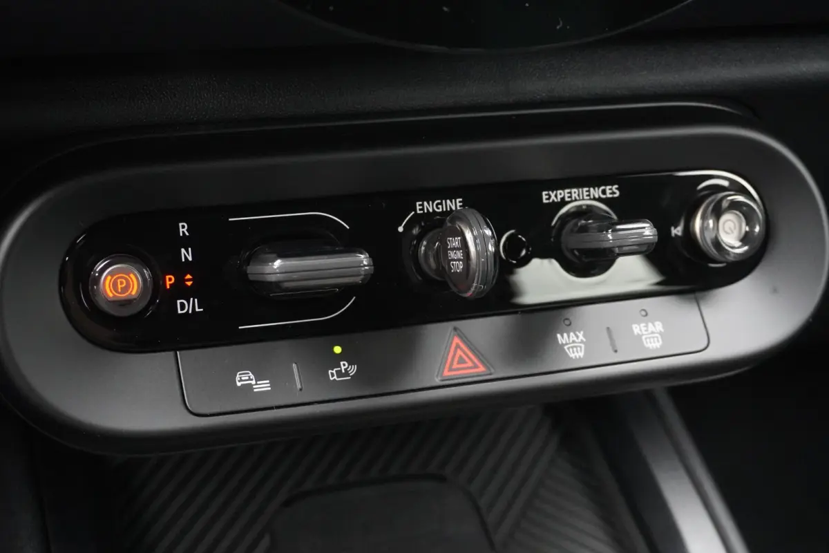 C | Black Multitone | Extra getint glas | Driving Assistant | MINI Head-Up Display | Parking Assistant