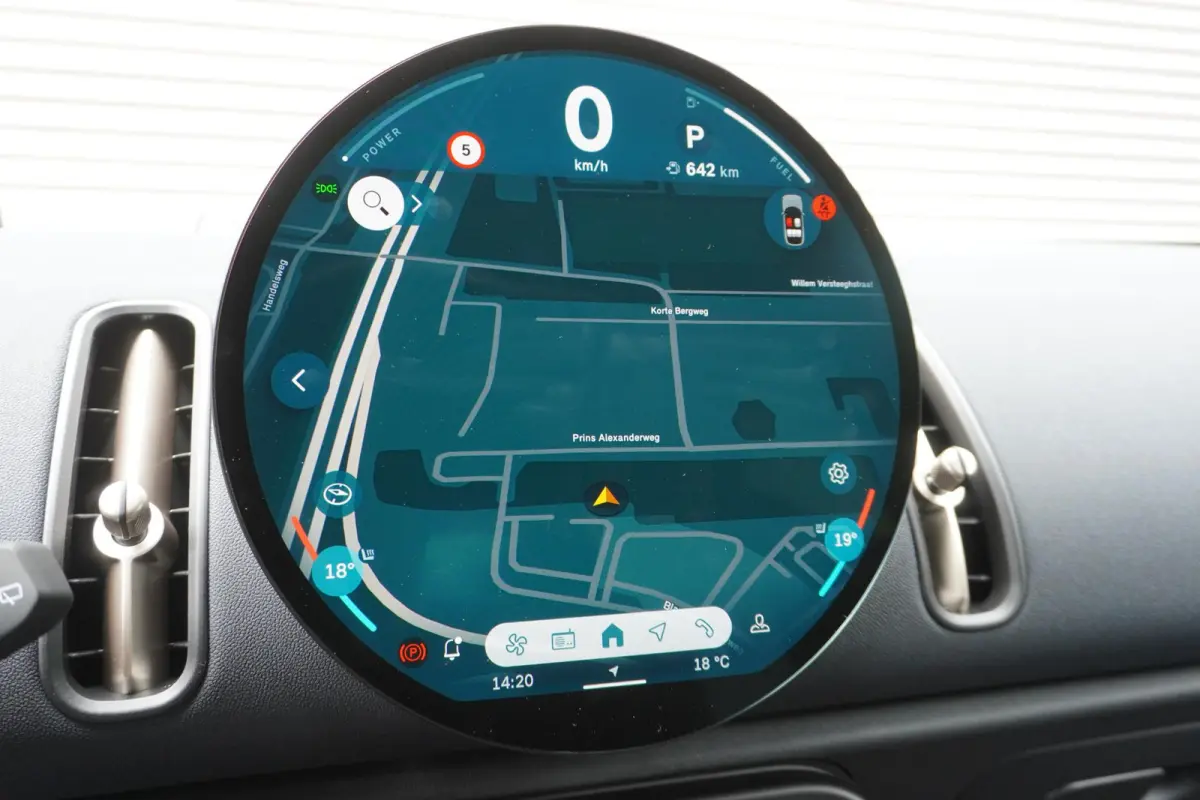 C | Black Multitone | Extra getint glas | Driving Assistant | MINI Head-Up Display | Parking Assistant