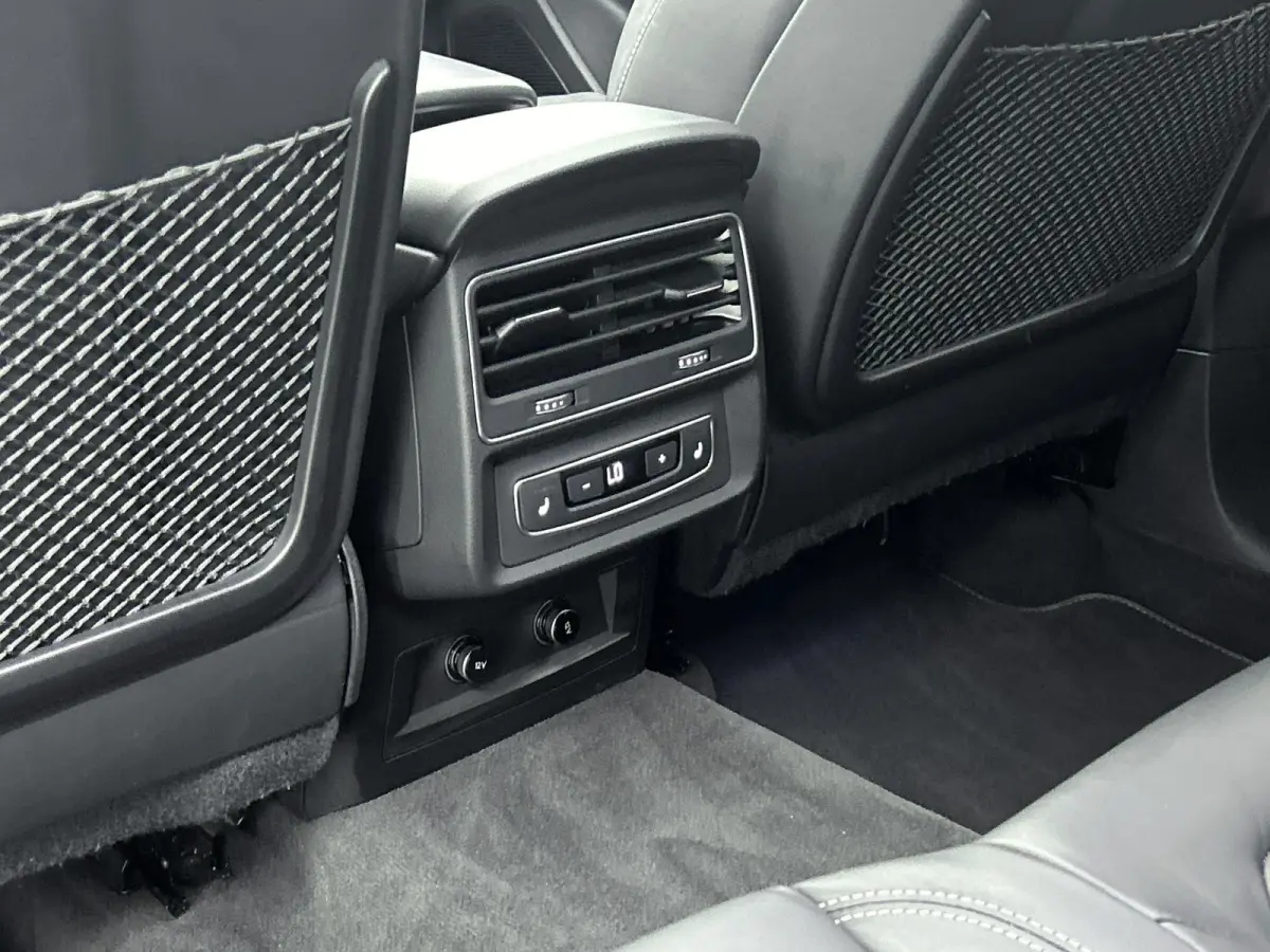 60 TFSI e quattro Competition 462 PK | S-line | Automaat | Camera | Panoramadak | Bang & Olufsen Premium 3D | Cruise Control | Stoelverwarming | Virtual Cockpit | HD LED Matrix | Lichtmetale