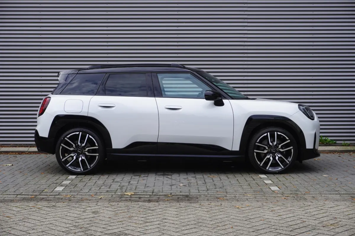 E | John Cooper Works Uitvoering | Pakket L | Glazen panoramadak | Extra getint glas | HIFI System Harman Kardon