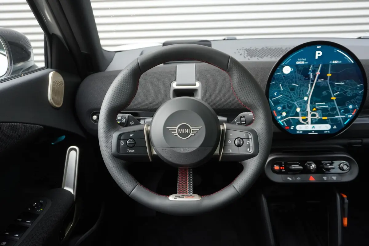 E | John Cooper Works Uitvoering | Pakket L | Glazen panoramadak | Extra getint glas | HIFI System Harman Kardon