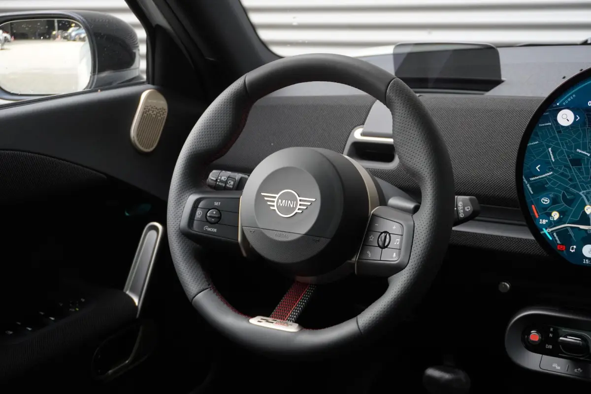 E | John Cooper Works Uitvoering | Pakket L | Glazen panoramadak | Extra getint glas | HIFI System Harman Kardon