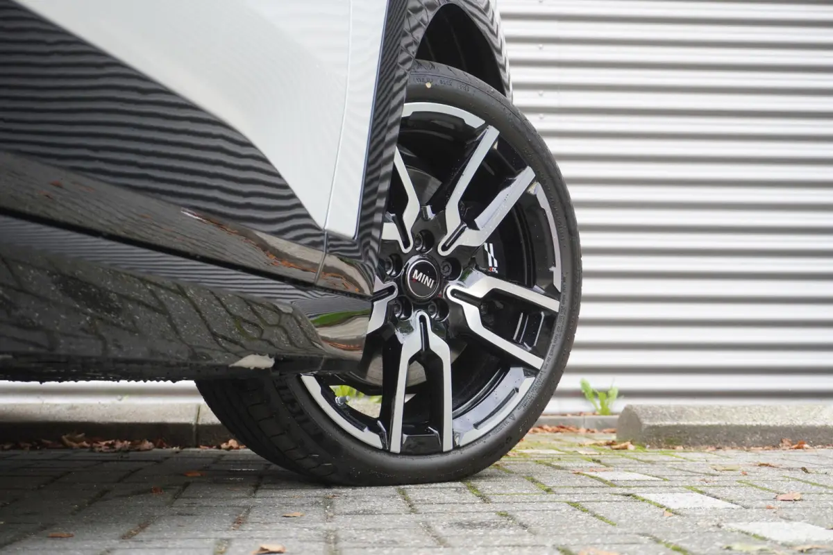 E | John Cooper Works Uitvoering | Pakket L | Glazen panoramadak | Extra getint glas | HIFI System Harman Kardon