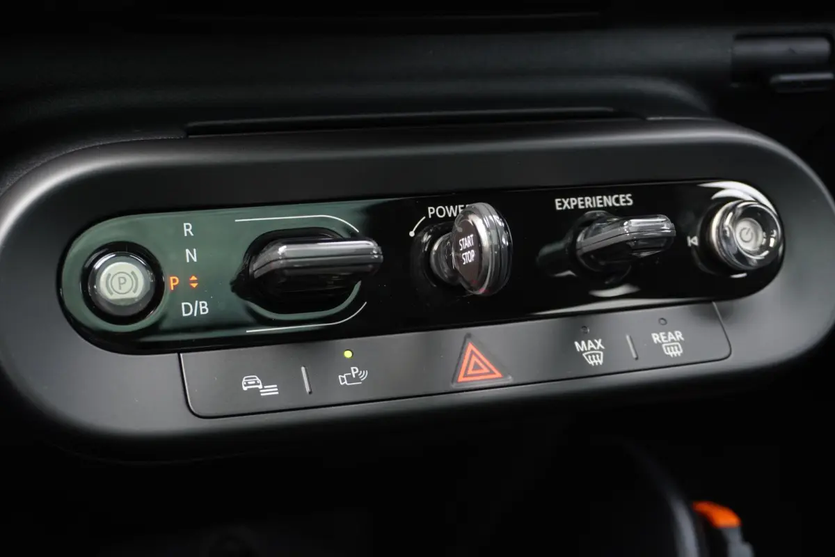 E | John Cooper Works Uitvoering | Pakket L | Glazen panoramadak | Extra getint glas | HIFI System Harman Kardon