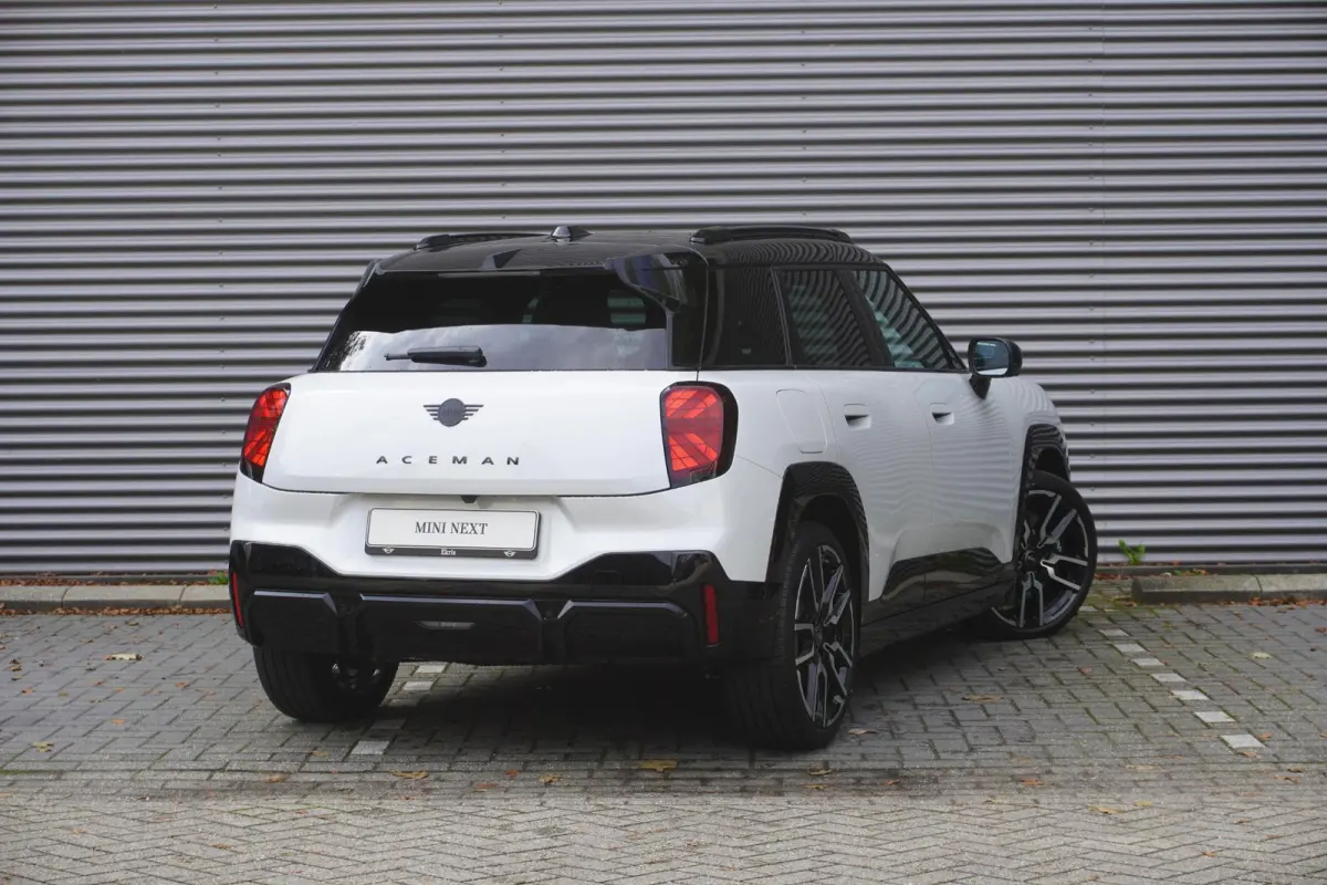 E | John Cooper Works Uitvoering | Pakket L | Glazen panoramadak | Extra getint glas | HIFI System Harman Kardon