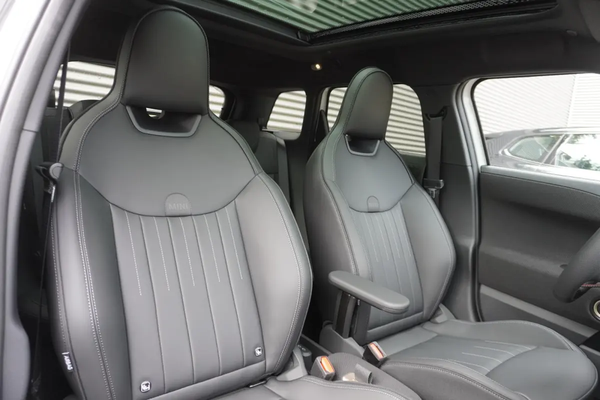E | John Cooper Works Uitvoering | Pakket L | Glazen panoramadak | Extra getint glas | HIFI System Harman Kardon