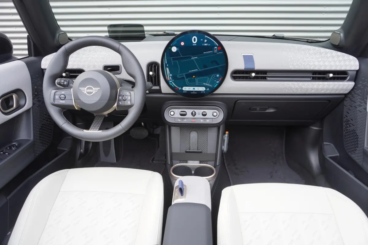 S | Pakket M | Driving Assistant | HIFI System Harman Kardon | MINI Head-Up Display | Comfort Access