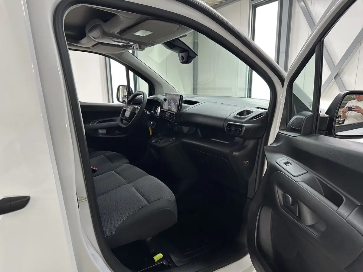 Challenger (L2) 50 kWh 136pk | 3pers. | Laadvloer | 3-fase(11kw) | Multimediascherm groot |