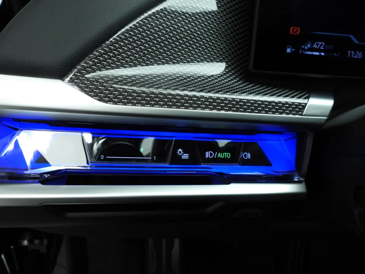 750e xDrive | M-Sportpakket | LED | HUD | Active cruise | Panoramadak | Active steering | Chrome line | DAB | Bowers & Wilkins sound | Alu 20 inch
