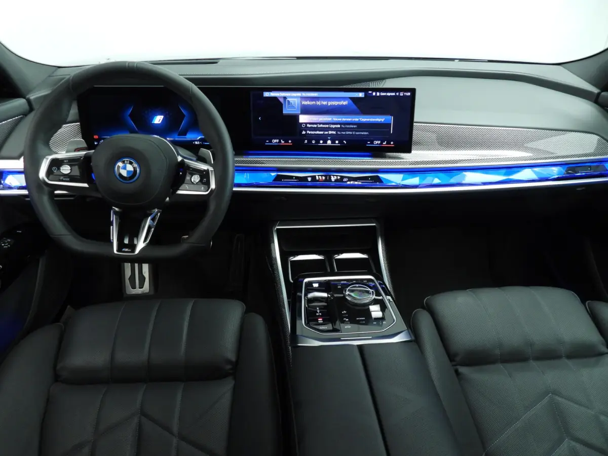 750e xDrive | M-Sportpakket | LED | HUD | Active cruise | Panoramadak | Active steering | Chrome line | DAB | Bowers & Wilkins sound | Alu 20 inch